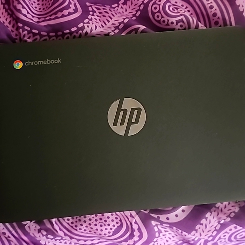 MISC MAC, COMPUTER,TABLET HP,BOOTS (TIMBERLAND FUR ,BRAND NAME CRYSTAL BOOTS,ECT